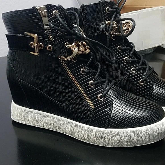 Booties NEW with tags - Picture 6 of 6